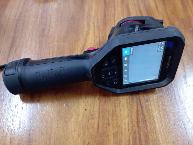  Hikvision DS-2TP21B-6AVF Handheld Thermal Camera  Security & Body Temp Screening | Limited Stock