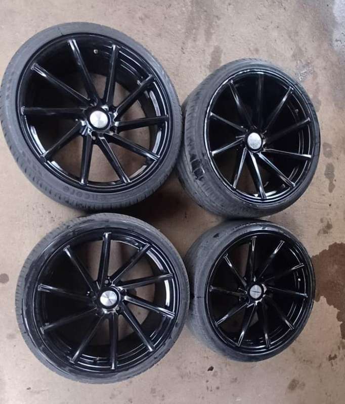 VOSSEN 19" Gloss Black Rims with 265/30/R19 & 235/30/R19 Tires  Recently Refurbished