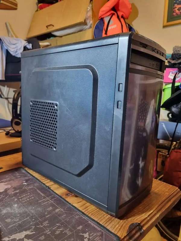 Entry-Level Desktop PC  i3 7th Gen  4GB RAM  500GB HDD