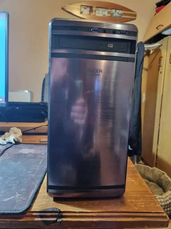 Entry-Level Desktop PC  i3 7th Gen  4GB RAM  500GB HDD