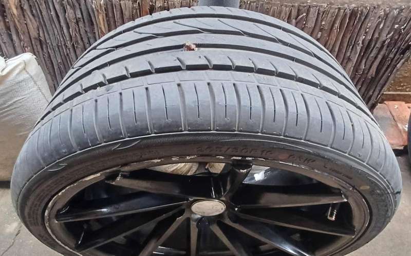 VOSSEN 19" Gloss Black Rims with 265/30/R19 & 235/30/R19 Tires  Recently Refurbished
