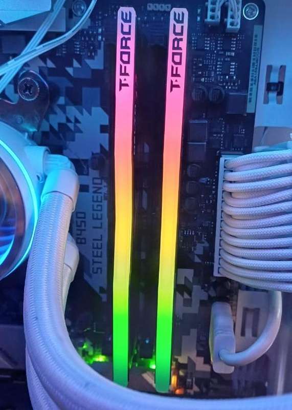 T-Force Delta RGB DDR4 3200MHz RAM  2x8GB Kit (1 Working, 1 Faulty)