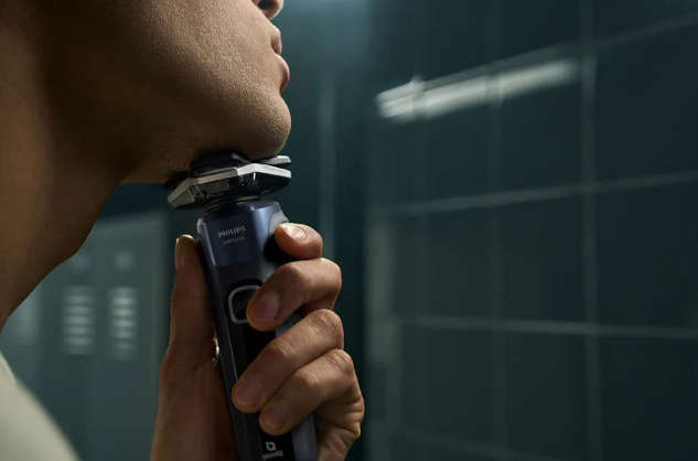 Philips Series 5000 Wet & Dry Electric Shaver S5885/10