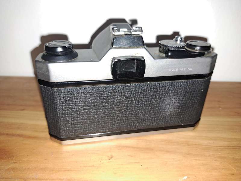 Pentax K1000 35mm Film SLR Camera with SMC Pentax-M 1:2 50mm f2-22 Lens