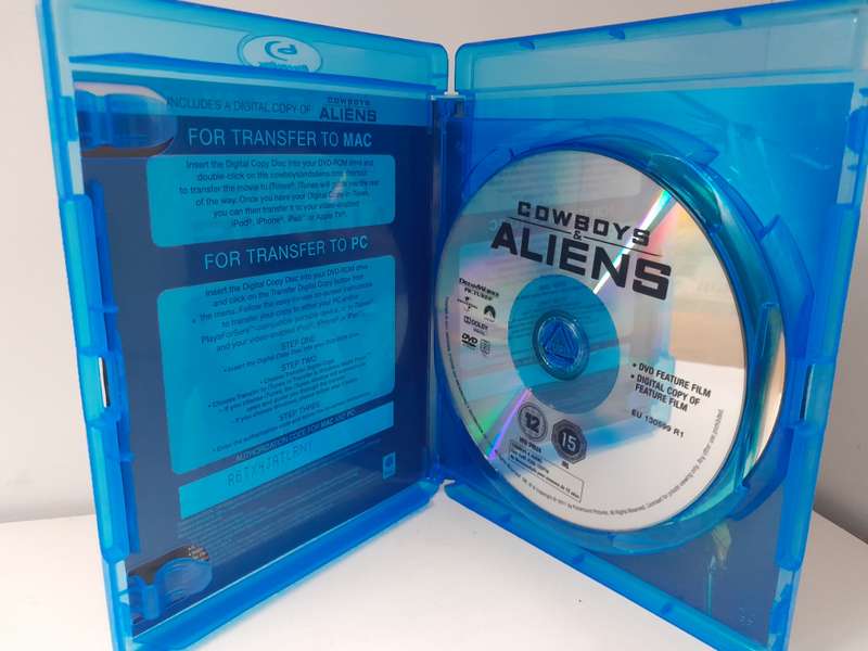 Cowboys and Aliens - Extended Director's Cut (Blu-ray Disc, DVD and Digital)