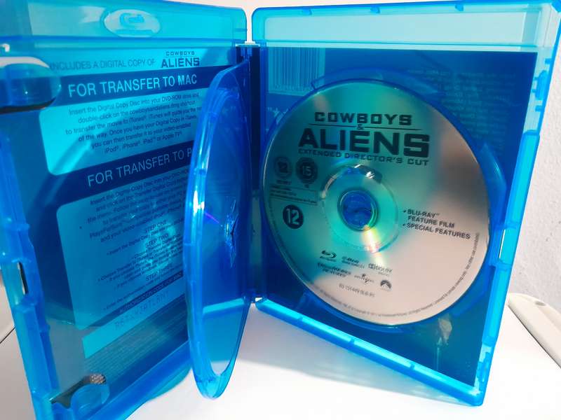 Cowboys and Aliens - Extended Director's Cut (Blu-ray Disc, DVD and Digital)