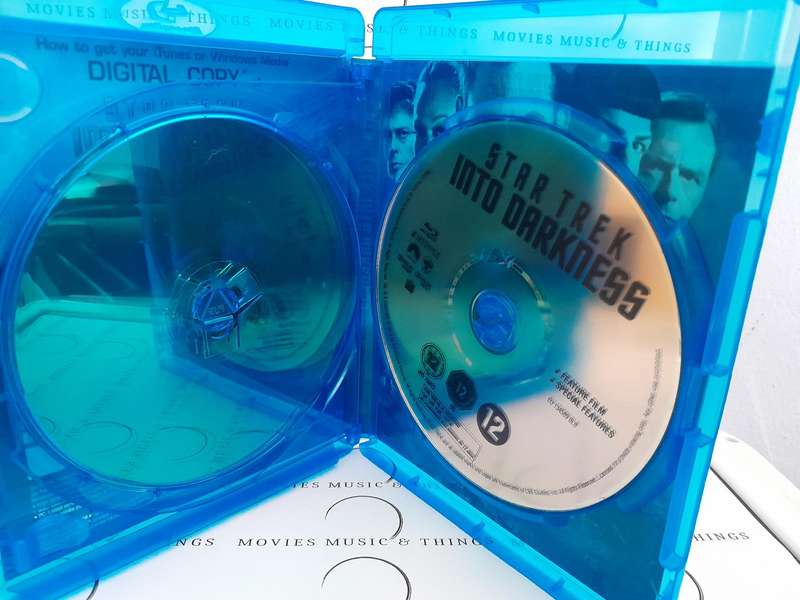 Star Trek - Into the Darkness (Blu-ray and Blu-ray 3D)