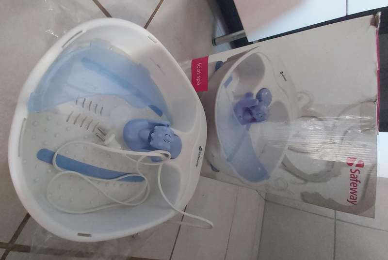 Safeway Foot Spa Bath. New with box, manual. Contact: 071 367 2663 ZAR250