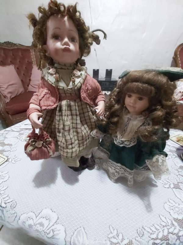 Porcelaine dolls