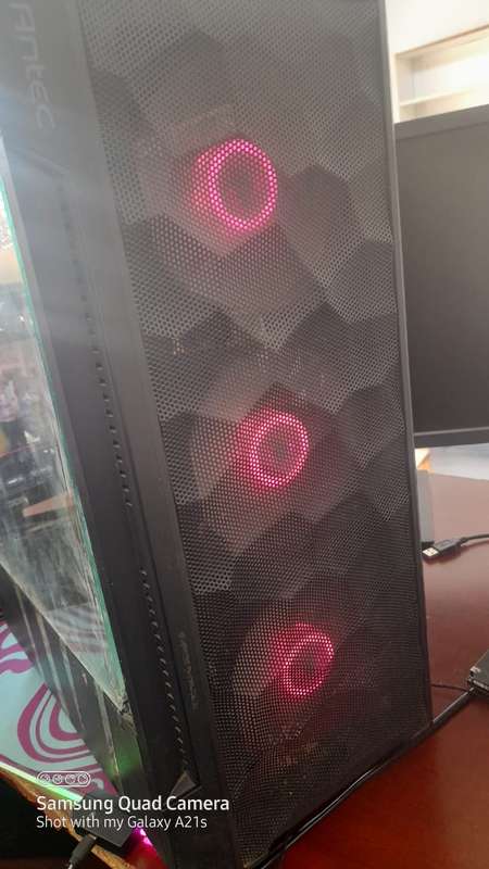 GAMING PC WITH GTX 1070 8GIG GIGABYTE GRAPHIC CARD + Dell E2318H 23" FHD Monitor - (1920x1080)