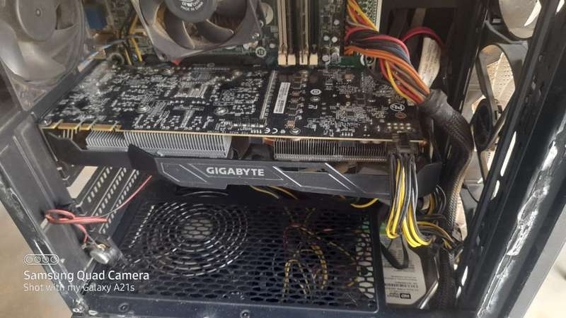 GAMING PC WITH GTX 1070 8GIG GIGABYTE GRAPHIC CARD + Dell E2318H 23" FHD Monitor - (1920x1080)