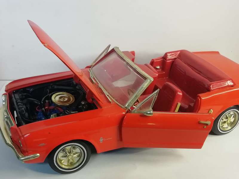 Red Revell inc. 1965 Mustang die-cast car 1:18