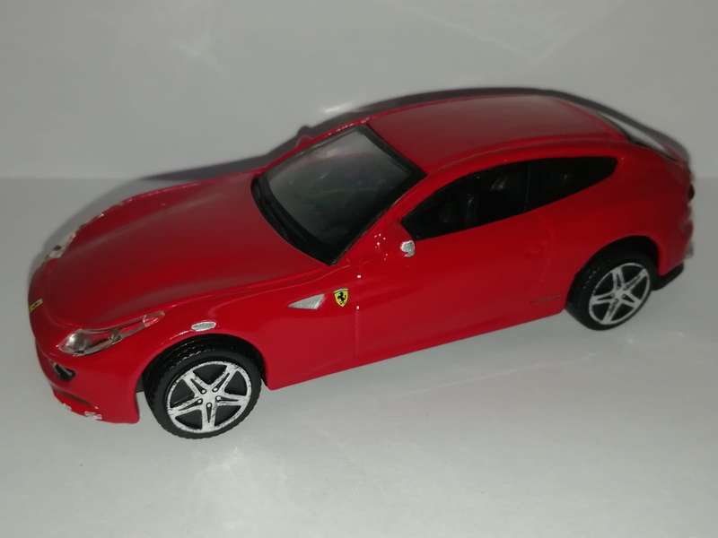 Ferrari FF die-cast car Bburago 1:43