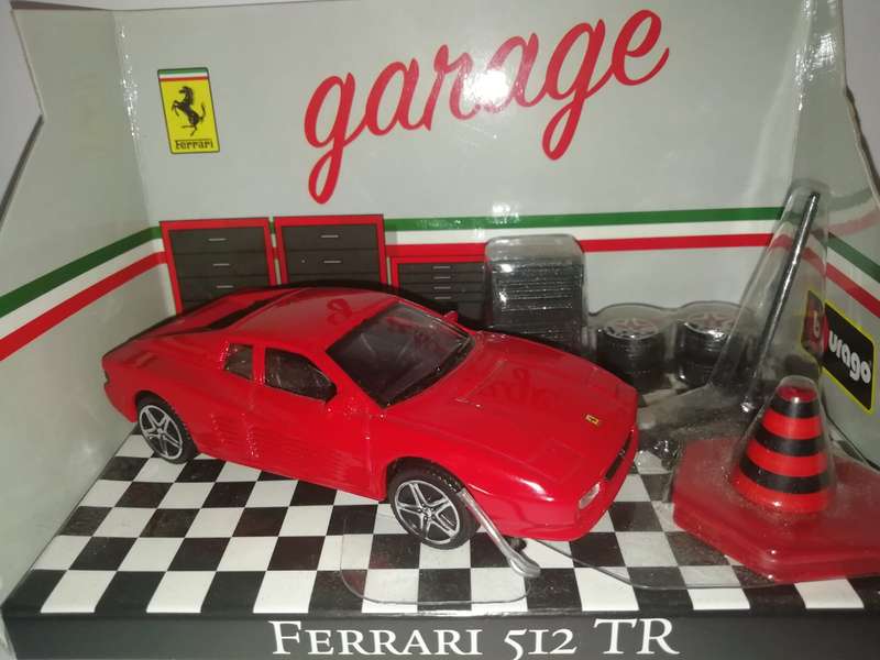 Ferrari 512 TR Garage Bburago 1:43
