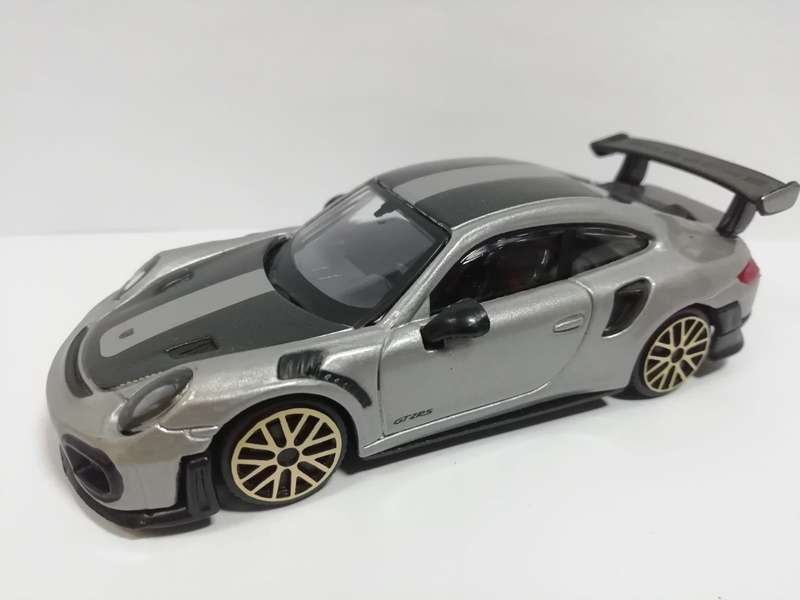 Porsche 911 GT2  R5 Bburago 1:43