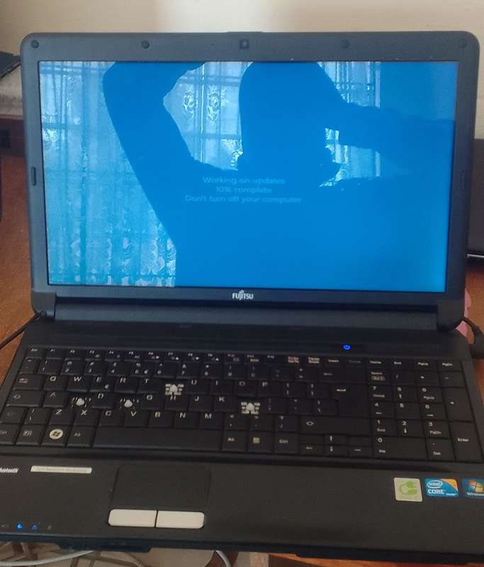 *FUJITSU LIFEBOOK AH530 LAPTOP