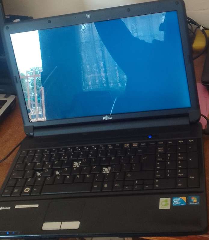 *FUJITSU LIFEBOOK AH530 LAPTOP