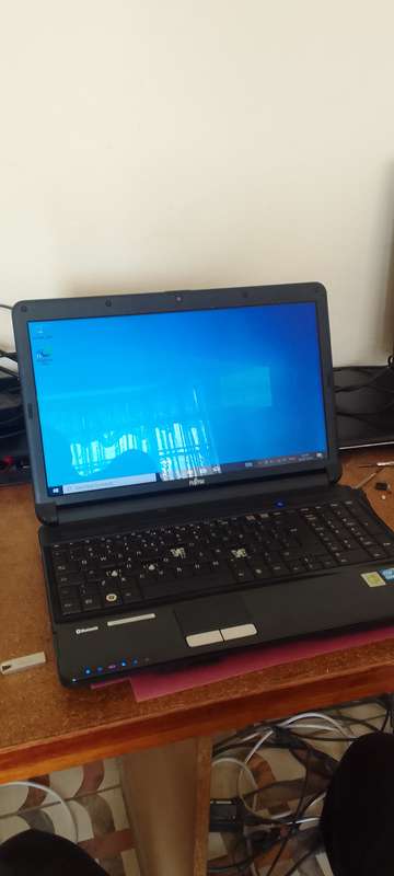 *FUJITSU LIFEBOOK AH530 LAPTOP