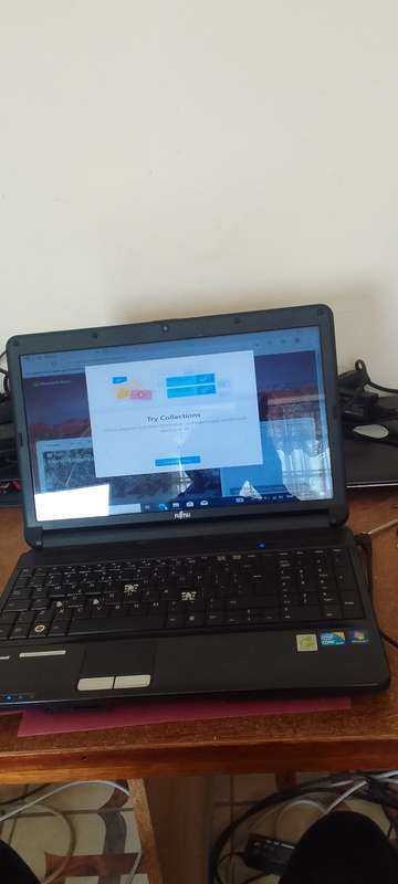 *FUJITSU LIFEBOOK AH530 LAPTOP