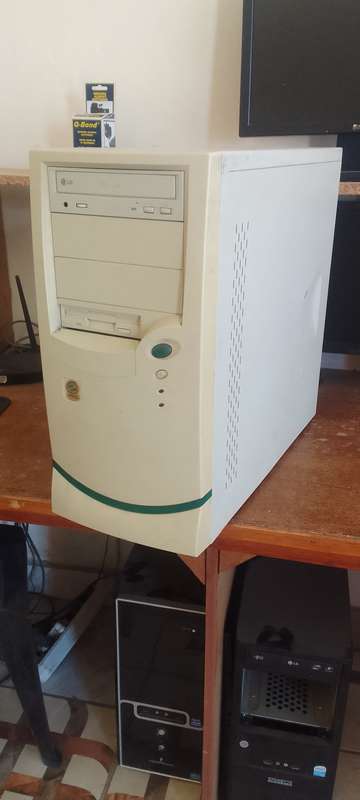 *VINTAGE CELERON COMPUTER