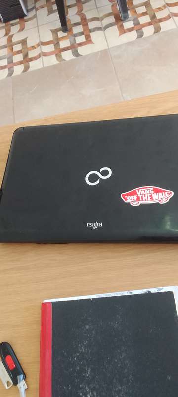 *FUJITSU LIFEBOOK AH530 LAPTOP