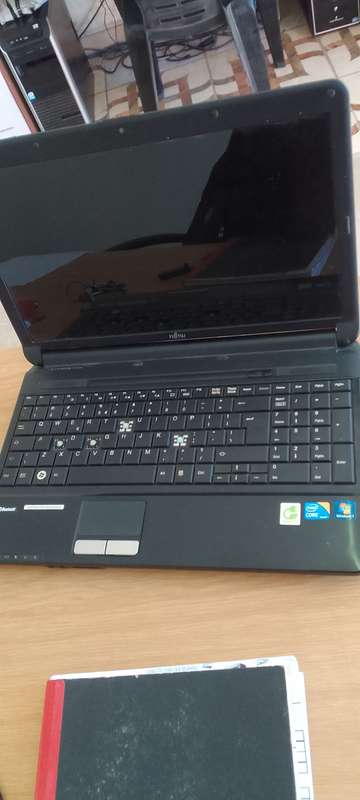 *FUJITSU LIFEBOOK AH530 LAPTOP