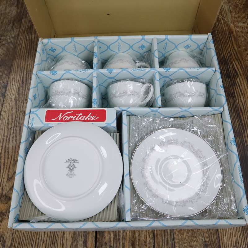 18 Pcs Noritake Ivory China 7540 Marquis Porcelain Tea Set