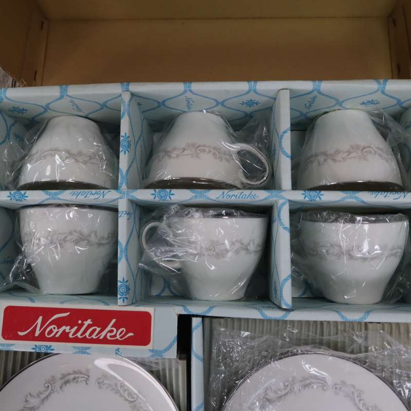 18 Pcs Noritake Ivory China 7540 Marquis Porcelain Tea Set