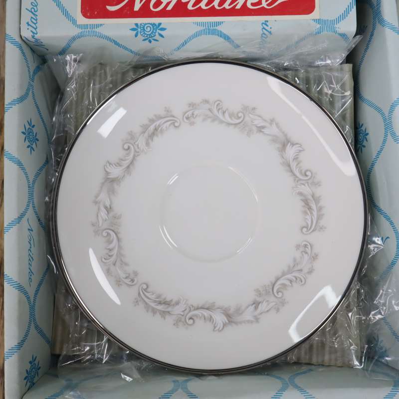 18 Pcs Noritake Ivory China 7540 Marquis Porcelain Tea Set