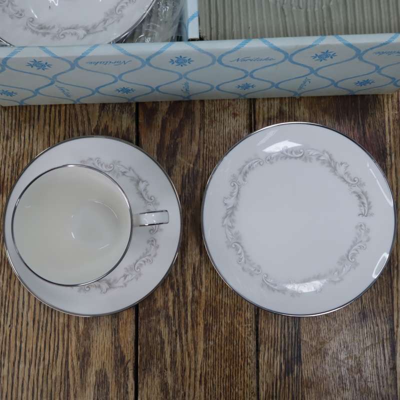 18 Pcs Noritake Ivory China 7540 Marquis Porcelain Tea Set