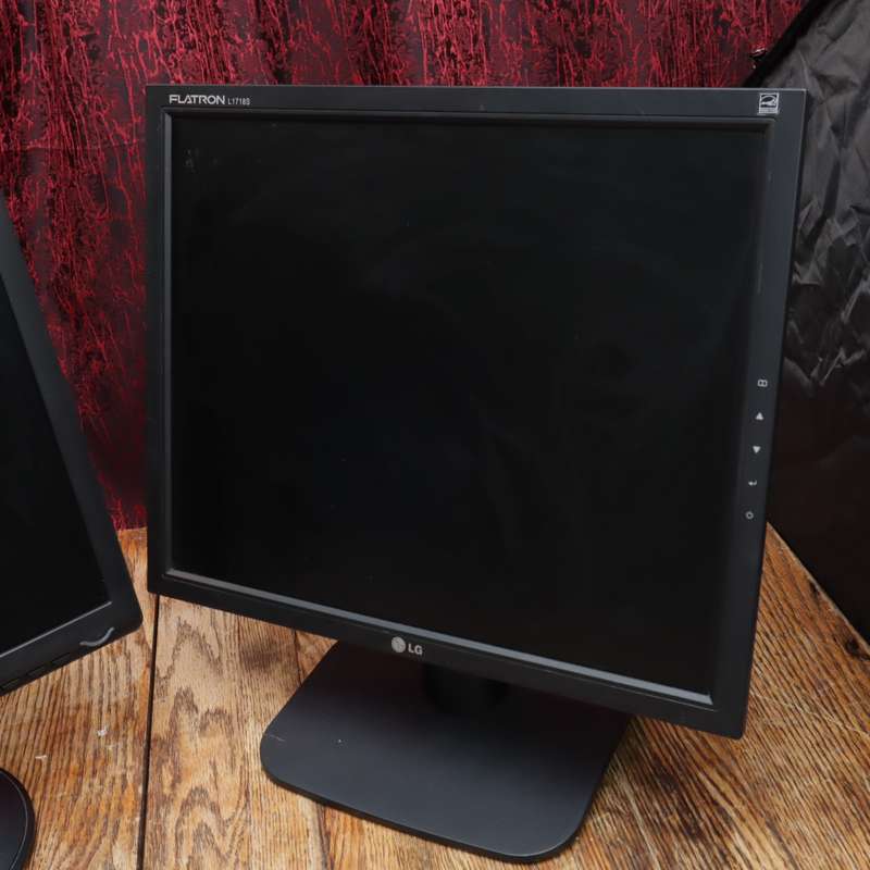 2 Pcs - LG Monitors FLATRON L1718S-BN AND FLATRON L1734S-BN