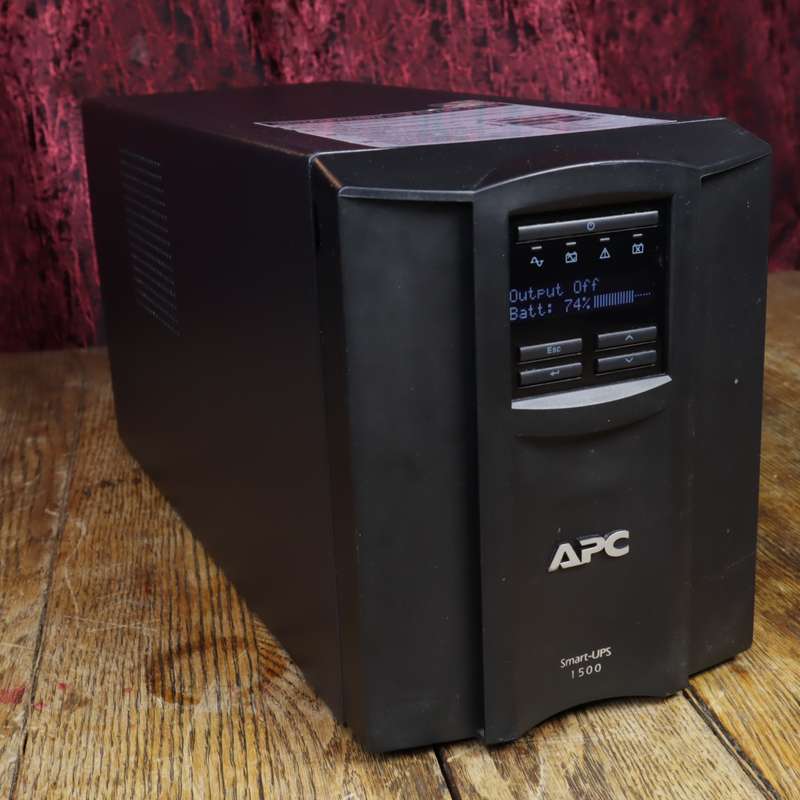 APC Smart-UPS, Line Interactive, 1500VA, 8x NEMA 5-15R outlets, SmartSlot, AVR, LCD - SMT1500