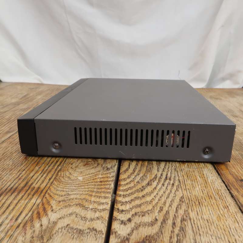 Hikvision 8-Channel 1080p Turbo HD Tribrid Digital Video Recorder (DS-7208HGHI-SH) - Pre-Owned