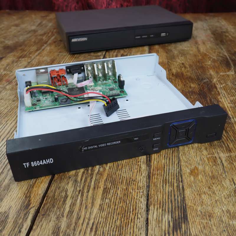 Hikvision DS-7204HVI-SV DVR and TF 8604 AHD DVR
