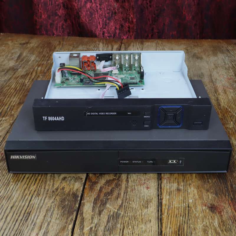 Hikvision DS-7204HVI-SV DVR and TF 8604 AHD DVR