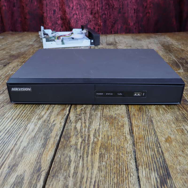 Hikvision DS-7204HVI-SV DVR and TF 8604 AHD DVR