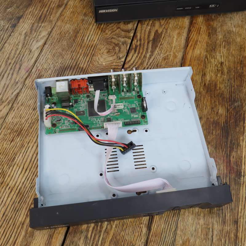Hikvision DS-7204HVI-SV DVR and TF 8604 AHD DVR