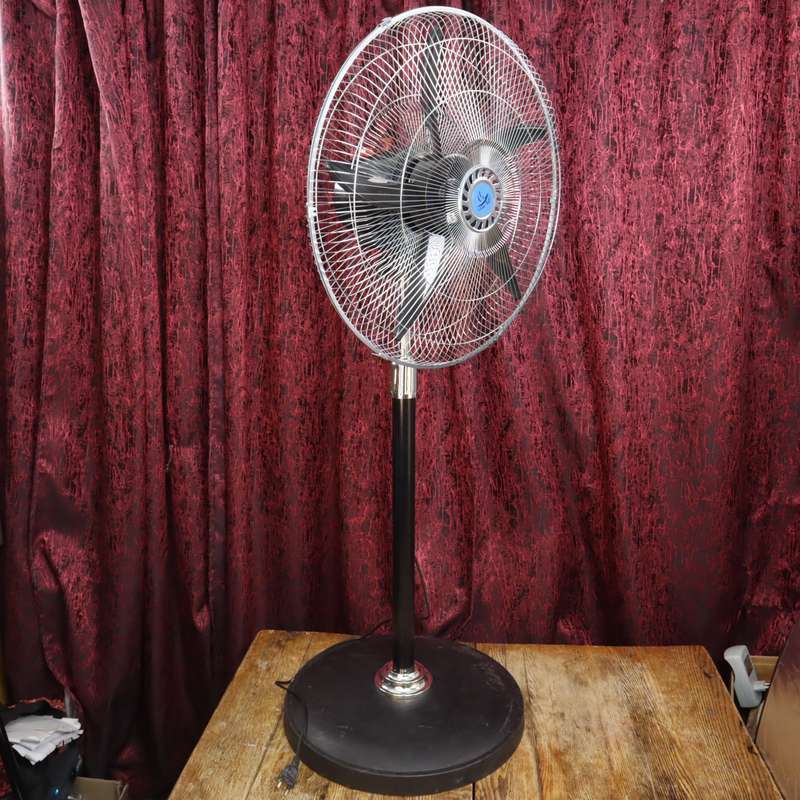 Globe Light - 18" Oscillating Pedestal Standing Fan