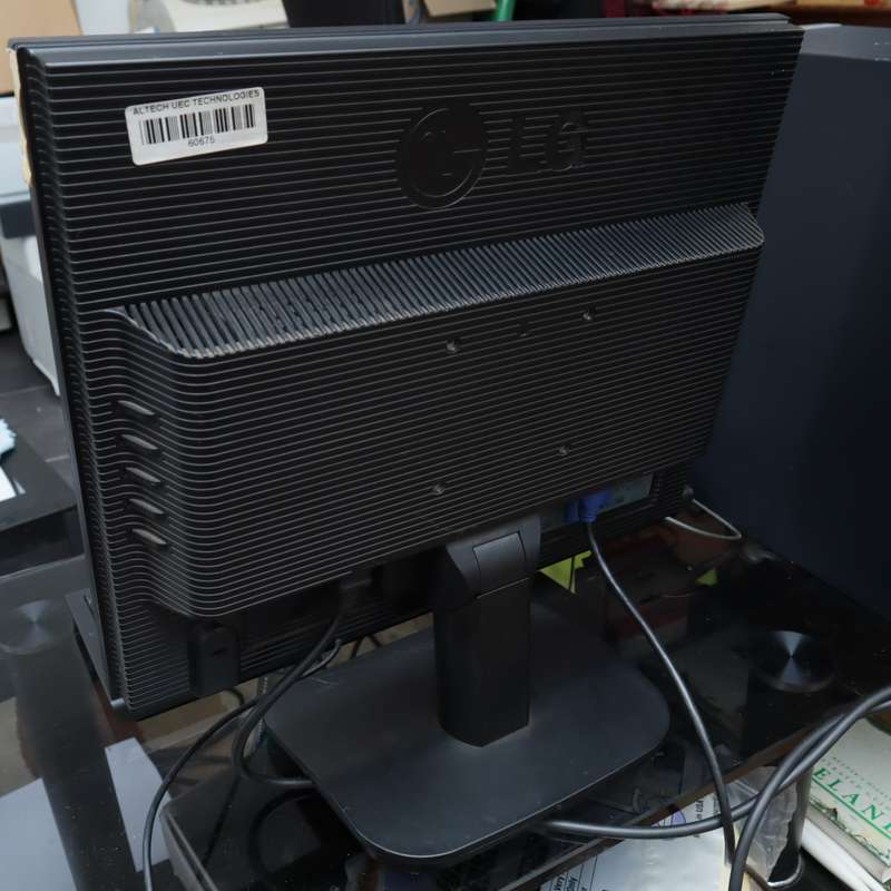 HP Desktop Computer Set | Pentium® 4HT | 2.99GHz | 320GB HDD| 2GB RAM - Pre-Owned
