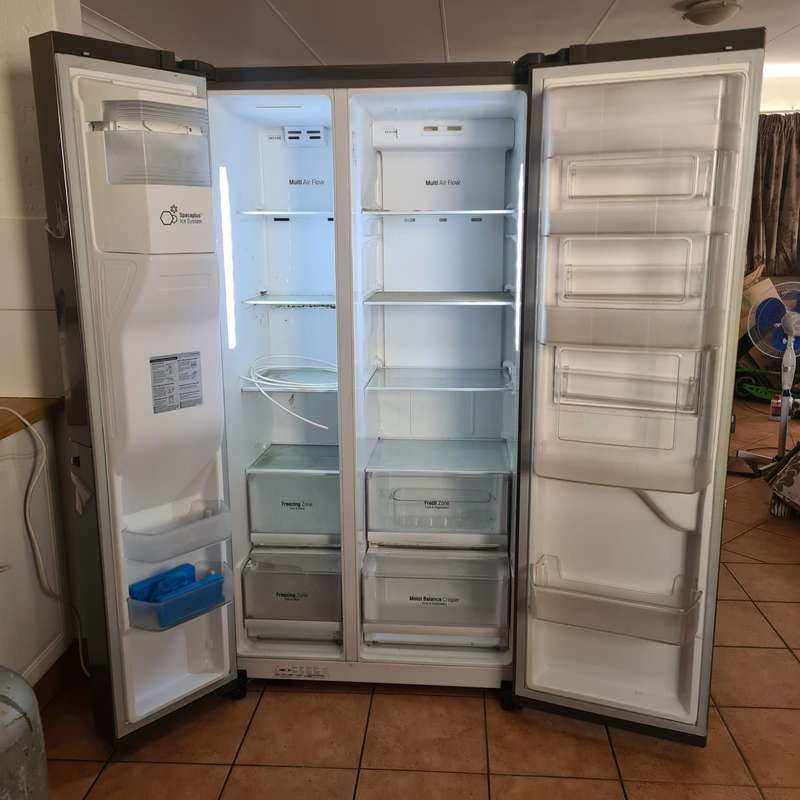 LG 601L Platinum Silver Side by Side Refrigerator, Door-In-Door (Plumbed) - GC-J247SLUV