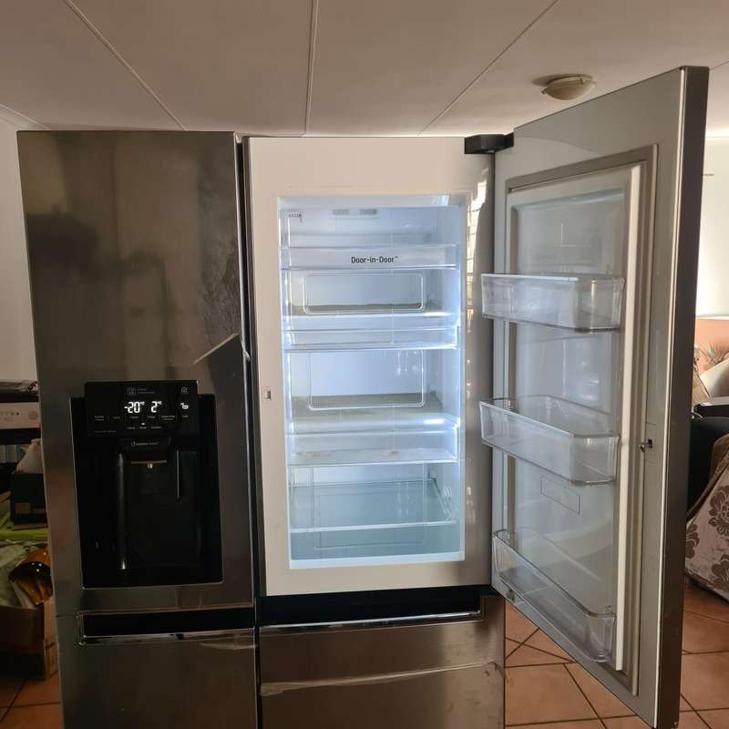 LG 601L Platinum Silver Side by Side Refrigerator, Door-In-Door (Plumbed) - GC-J247SLUV