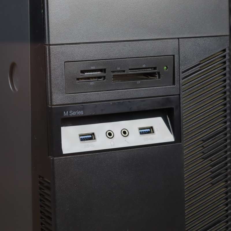 Lenovo 10BE001VSA ThinkCentre M83 | Core i7 - Quad Core| 3.6GHZ | 8GB RAM | 1TB HDD |