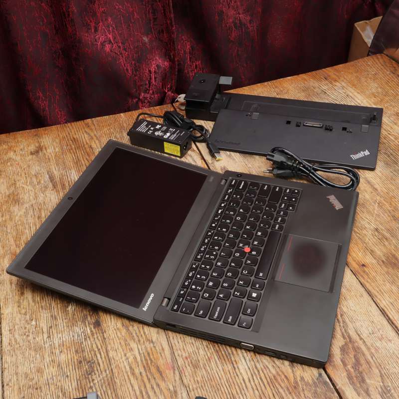 Lenovo ThinkPad X240 Ultrabook Core i5 8GB RAM 500GB 12.5" Display
