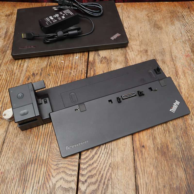 Lenovo ThinkPad X240 Ultrabook Core i5 8GB RAM 500GB 12.5" Display