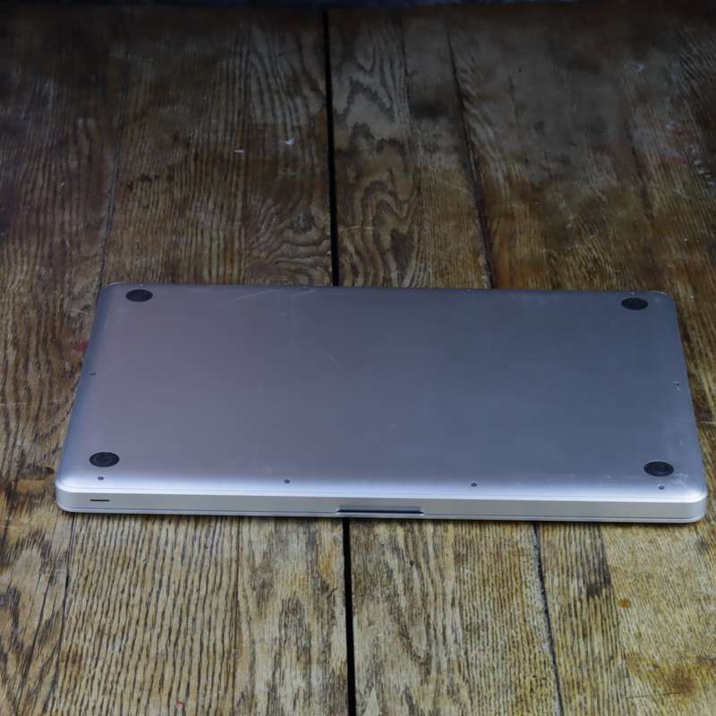 MacBook Pro Early 2011 | 15" | Core i7 - Quad Core | AMD Radeon HD | 2.2GHZ | 10GB RAM | 500GB HDD