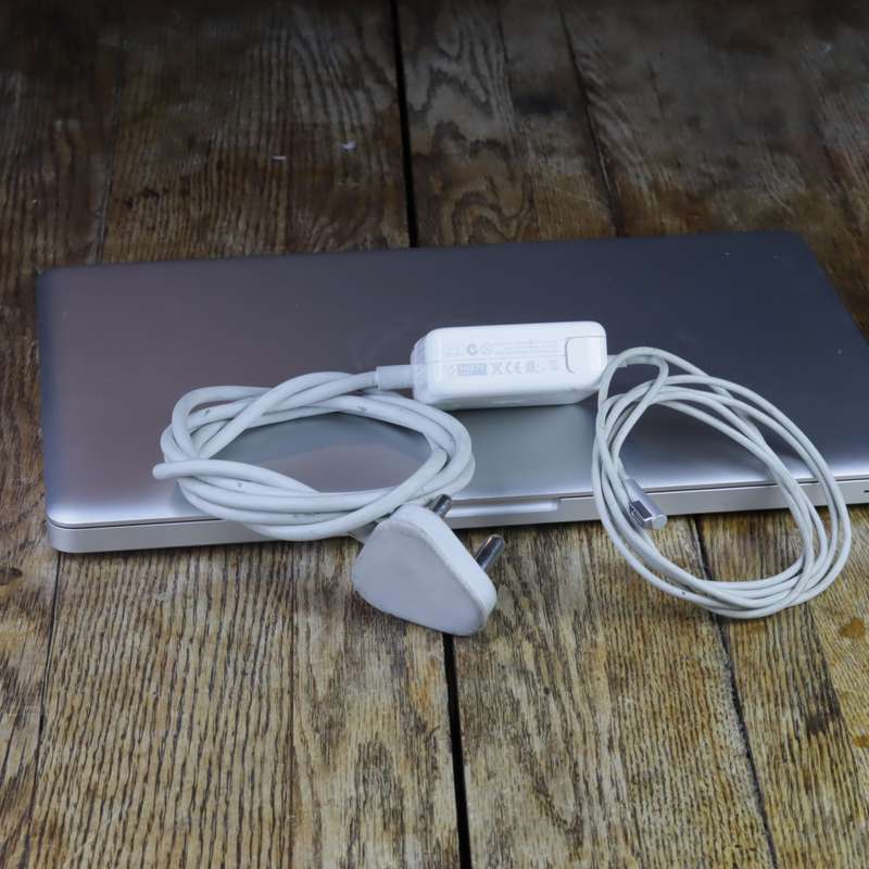 MacBook Pro Early 2011 | 15" | Core i7 - Quad Core | AMD Radeon HD | 2.2GHZ | 10GB RAM | 500GB HDD