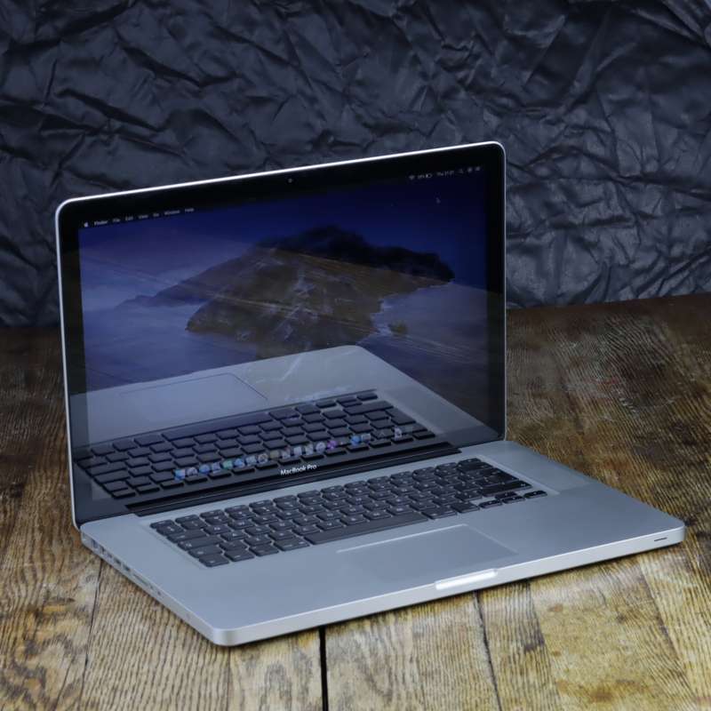 MacBook Pro Early 2011 | 15" | Core i7 - Quad Core | AMD Radeon HD | 2.2GHZ | 10GB RAM | 500GB HDD