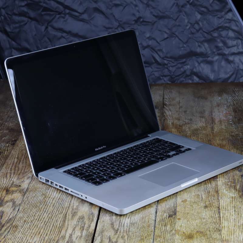 MacBook Pro Early 2011 | 15" | Core i7 - Quad Core | AMD Radeon HD | 2.2GHZ | 10GB RAM | 500GB HDD