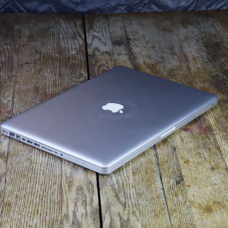 MacBook Pro Early 2011 | 15" | Core i7 - Quad Core | AMD Radeon HD | 2.2GHZ | 10GB RAM | 500GB HDD