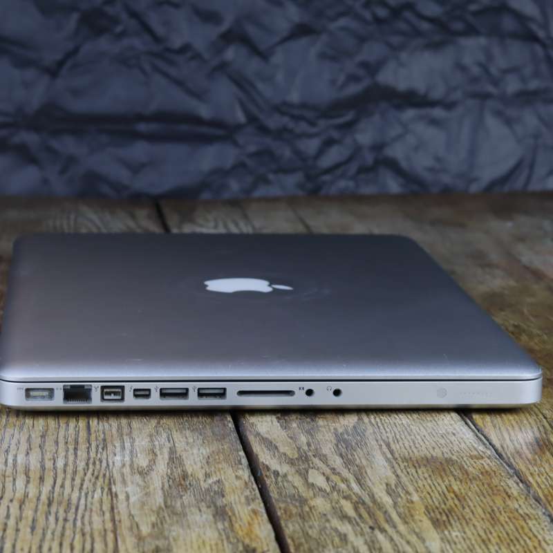 MacBook Pro Early 2011 | 15" | Core i7 - Quad Core | AMD Radeon HD | 2.2GHZ | 10GB RAM | 500GB HDD